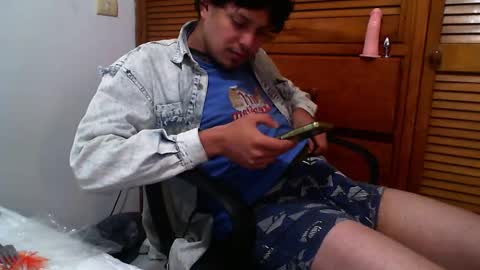 Snapshot of mikefvck_ chatting on 13, 1, 2025 Mike online show from 13, 1, 2025