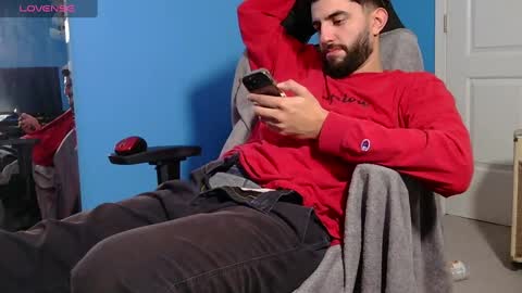 Snapshot of mikehawk1589 chatting on 7, 1, 2025 mikehawk1589 online show from 7, 1, 2025