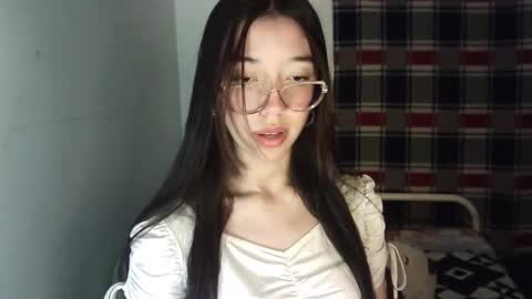 Snapshot of mikhaela_ chatting on 25, 10, 2025 Mikhaela online show from 25, 10, 2025