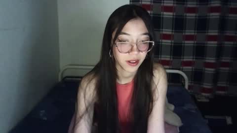 Snapshot of mikhaela_ chatting on 19, 11, 2025 Mikhaela online show from 19, 11, 2025