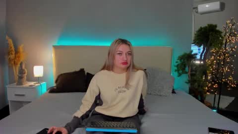 MikkiShows online show from 28, 2, 2025