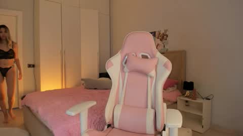miko_moonn online show from 8, 10, 2025