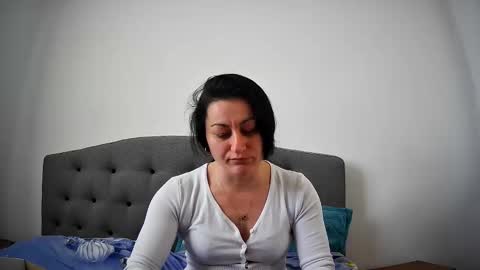 Snapshot of mikyloveu chatting on 4, 3, 2025 Mikyloveu online show from 4, 3, 2025