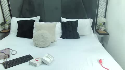 mila_adamss online show from 18, 12, 2024