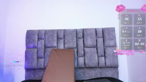 Snapshot of mila_chic chatting on 8, 11, 2025 mila online show from 8, 11, 2025