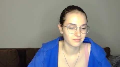 Snapshot of mila_keyy chatting on 8, 9, 2025 mila_keyy online show from 8, 9, 2025