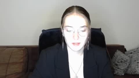 Snapshot of mila_keyy chatting on 24, 10, 2025 mila_keyy online show from 24, 10, 2025