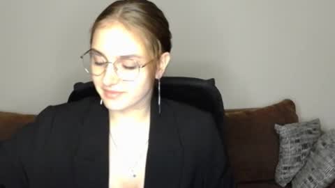 Snapshot of mila_keyy chatting on 29, 10, 2025 mila_keyy online show from 29, 10, 2025