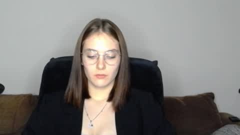 Snapshot of mila_keyy chatting on 19, 11, 2025 mila_keyy online show from 19, 11, 2025