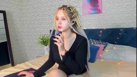 mila_kinor online show from 5, 1, 2025