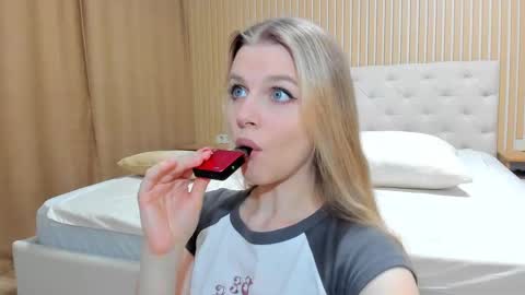 Snapshot of mila_polly_and_forester chatting on 10, 2, 2025 Julia and Edson online show from 10, 2, 2025