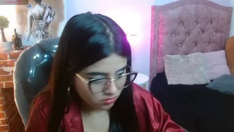 Snapshot of mila_quin chatting on 4, 4, 2026 mila_quin online show from 4, 4, 2026