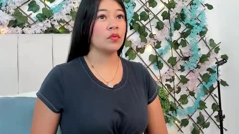 Snapshot of milaaadams chatting on 23, 10, 2025 mila online show from 23, 10, 2025