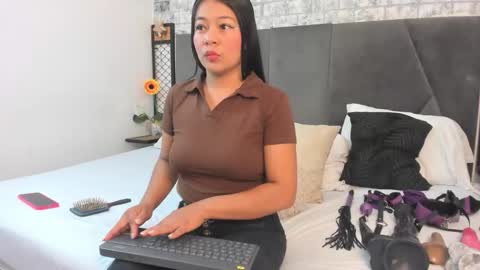 Snapshot of milaaadams chatting on 24, 10, 2025 mila online show from 24, 10, 2025