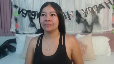 Snapshot of milaaadams chatting on 27, 10, 2025 mila online show from 27, 10, 2025
