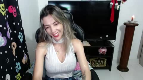 milacoxx8819 online show from 22, 1, 2025