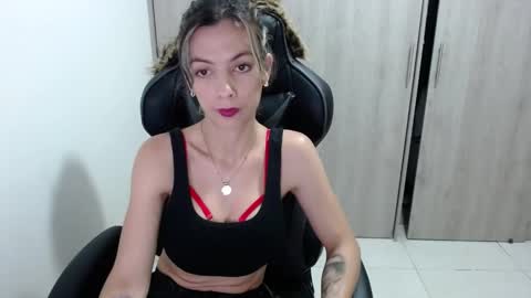 milacoxx8819 online show from 17, 2, 2025
