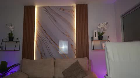 milacrave online show from 16, 12, 2025