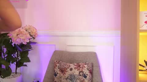 milacrave online show from 2, 2, 2026