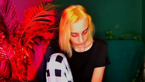 MilaGlow online show from 19, 12, 2025