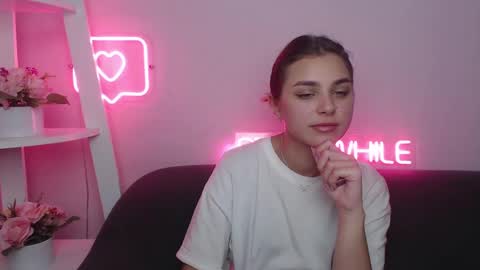 milanaangelas online show from 1, 2, 2025