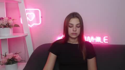 milanaangelas online show from 2, 2, 2025