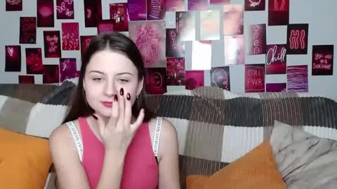 milanaroz online show from 2, 2, 2025