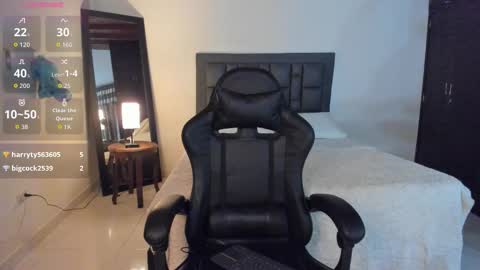 Snapshot of milandmia chatting on 15, 11, 2025 Mia online show from 15, 11, 2025