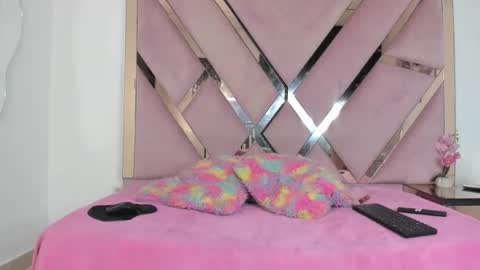 Snapshot of milanhtx2 chatting on 25, 10, 2025 milanx2 online show from 25, 10, 2025