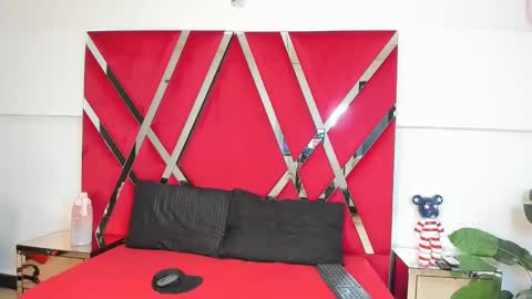 Snapshot of milanhtx2 chatting on 3, 11, 2025 milanx2 online show from 3, 11, 2025