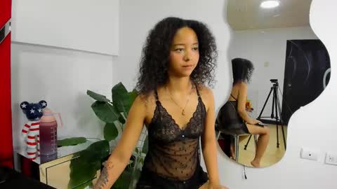 Snapshot of milanhtx2 chatting on 10, 11, 2025 milanx2 online show from 10, 11, 2025