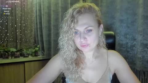 milanna_x online show from 12, 10, 2025