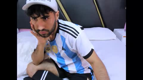 Snapshot of milanzaire chatting on 2, 11, 2025 milanzaire online show from 2, 11, 2025