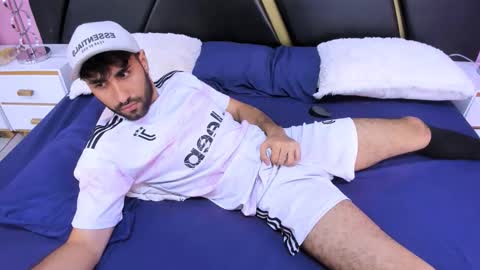 Snapshot of milanzaire chatting on 5, 11, 2025 milanzaire online show from 5, 11, 2025