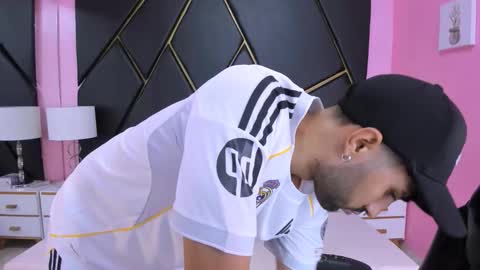 Snapshot of milanzaire chatting on 9, 11, 2025 milanzaire online show from 9, 11, 2025