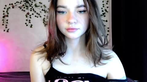 Mila 3 online show from 19, 12, 2024