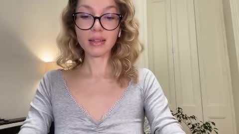 Mila online show from 23, 10, 2025