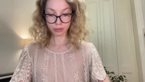 Mila online show from 24, 10, 2025