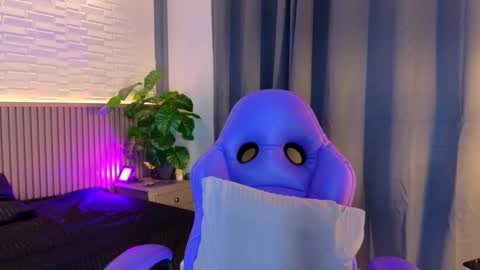 milena_lawson online show from 5, 11, 2025