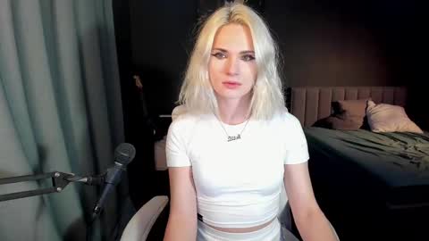 Milena online show from 23, 2, 2025