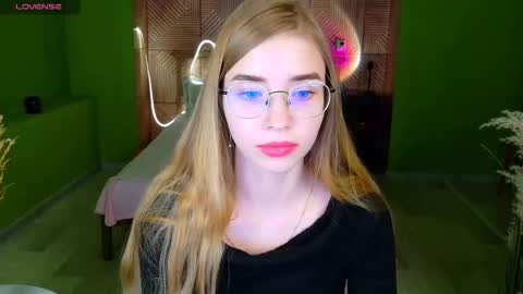 Milena online show from 25, 11, 2025