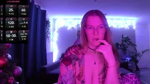 Snapshot of milf_tara36 chatting on 27, 12, 2024 Milf Tara36 online show from 27, 12, 2024