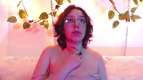 Snapshot of milie_yue206028 chatting on 22, 10, 2025 Millie online show from 22, 10, 2025