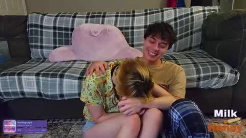 Snapshot of milkandhoneycams chatting on 5, 11, 2025 MilkandHoney online show from 5, 11, 2025