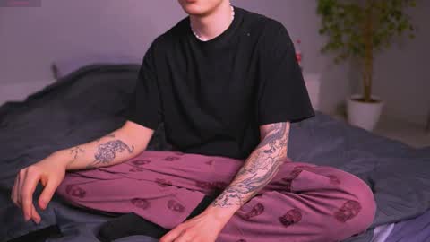 Snapshot of milkboy_blonde chatting on 11, 3, 2025 milkboy_blonde online show from 11, 3, 2025