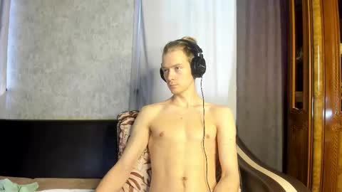 Snapshot of milkiwy chatting on 12, 11, 2025 Isaac online show from 12, 11, 2025