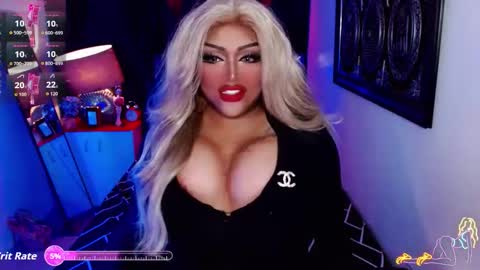 Snapshot of milkshakelavinia chatting on 4, 11, 2025 milkshakelavinia online show from 4, 11, 2025