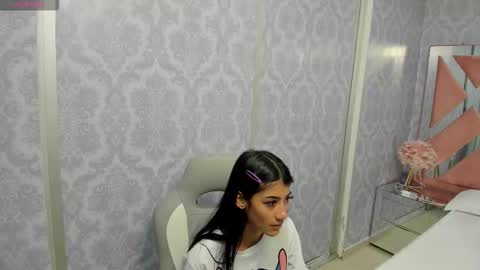 Snapshot of milkybaby_ chatting on 7, 11, 2025 Sofia online show from 7, 11, 2025
