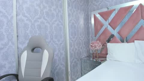 Snapshot of milkybaby_ chatting on 18, 11, 2025 Sofia online show from 18, 11, 2025