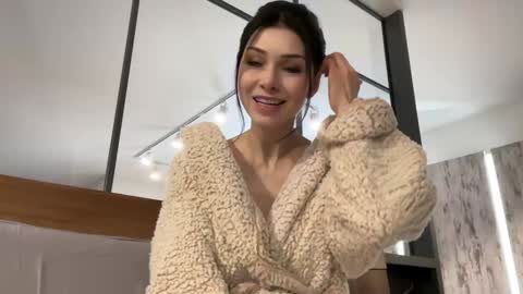 milla bella online show from 4, 12, 2025